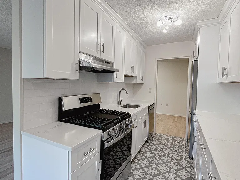 570 Whitney Ave — Photo 1