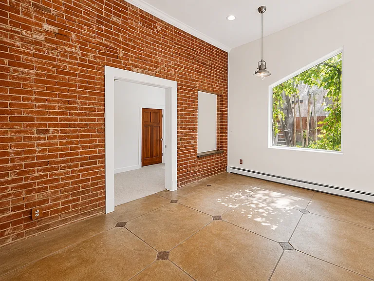 415 W 4th Ave — Photo 10