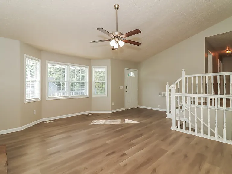375 Fairview Dr — Photo 6