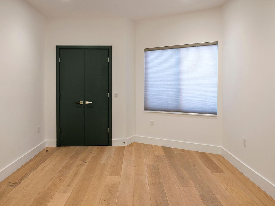 2nd image of 580 Grand Ave #404