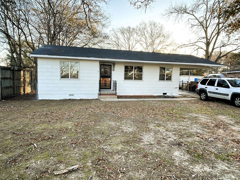 1st image of 204 Pine Park Dr