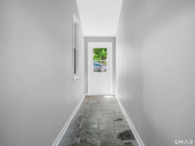 275 Riverview Ave — Photo 31