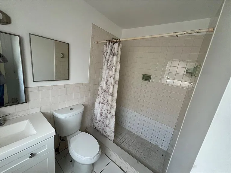 230 SW 1st St #G-8 — Photo 9