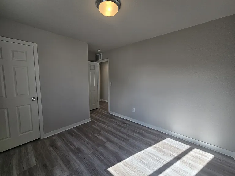 5772 Tramore Ct — Photo 16