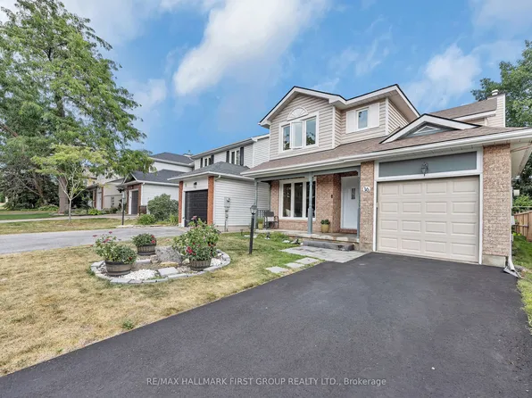 16 Hawley Cres, Ottawa, ON K2M 1T3