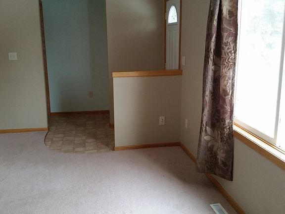 5th image of 303 5th Ave NE