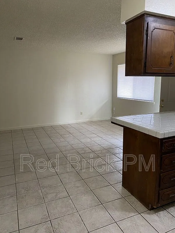 1 bed, 1.0 bath, 650 sqft, $950 — Photo 4