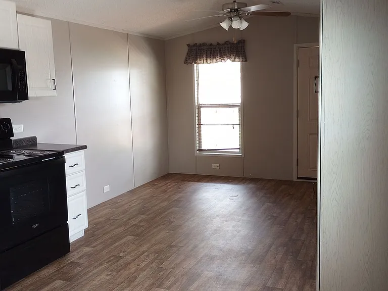 2901 E Highway 107 — Photo 18