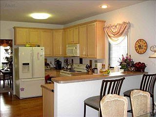 4th image of 10374 Edgewood Ct