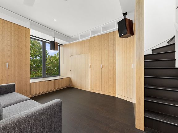 4th image of 636 Leonard St APT 4A