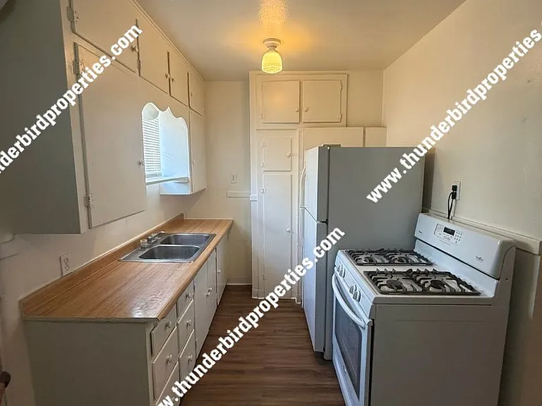 1202 Lead Ave SE — Photo 4
