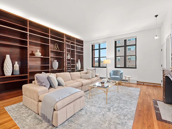 3rd image of 161 W 15th St Penthouse F
