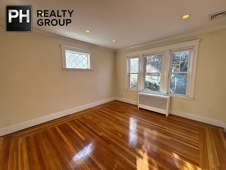 46 Vincent Ave — Photo 9