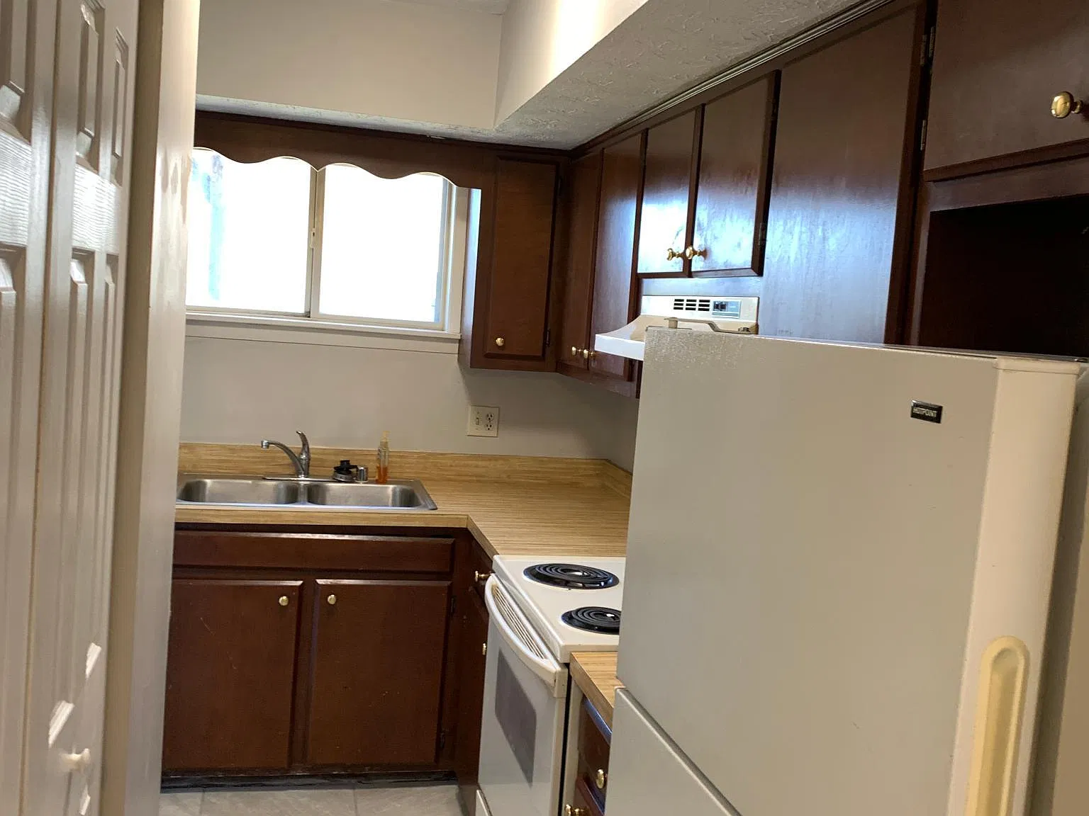 2 bed, 1.5 bath, 1100 sqft, $1,145 — Photo 4