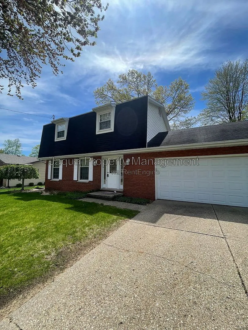 4 bed, 1.5 bath, 1720 sqft, $2,350 — Photo 2