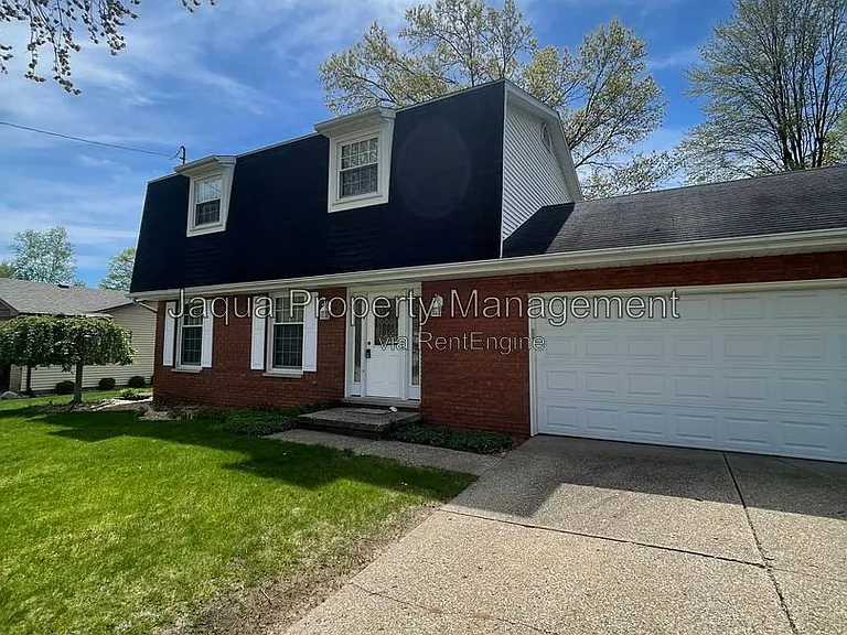 2383 Quincy Ave — Photo 2