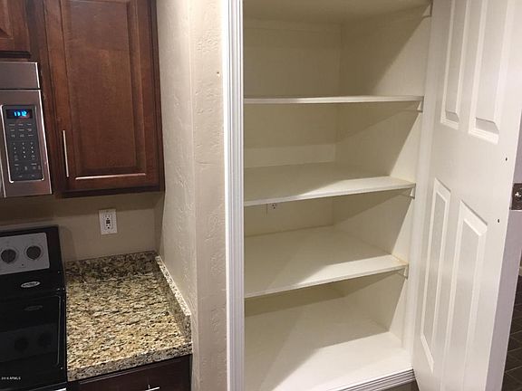 5th image of 428 E Crescent Ave