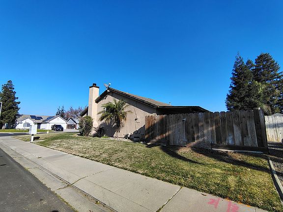 3rd image of 2218 Heritage Manor Dr