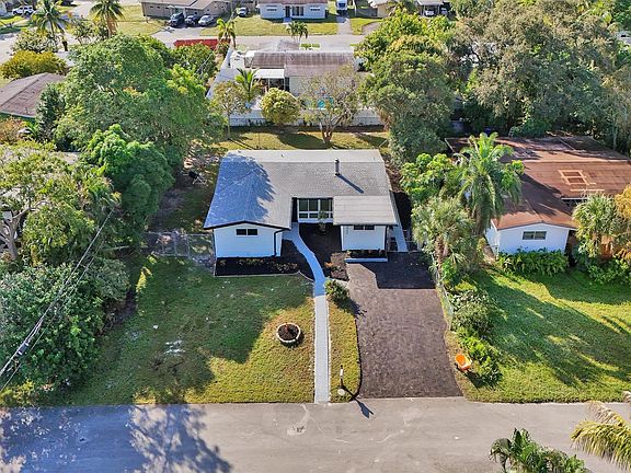 4th image of 3024 SW 10th Street