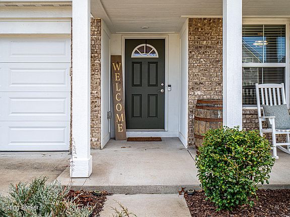 4th image of 600 Birchwood Cir
