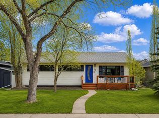 26 W Galway Cres SW, Calgary, AB T3E 4Y3