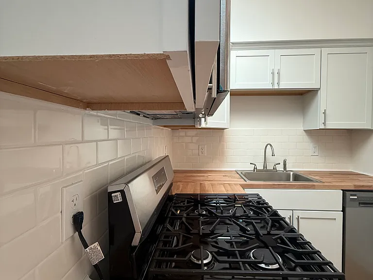 1517 Como Ave SE #2 — Photo 9