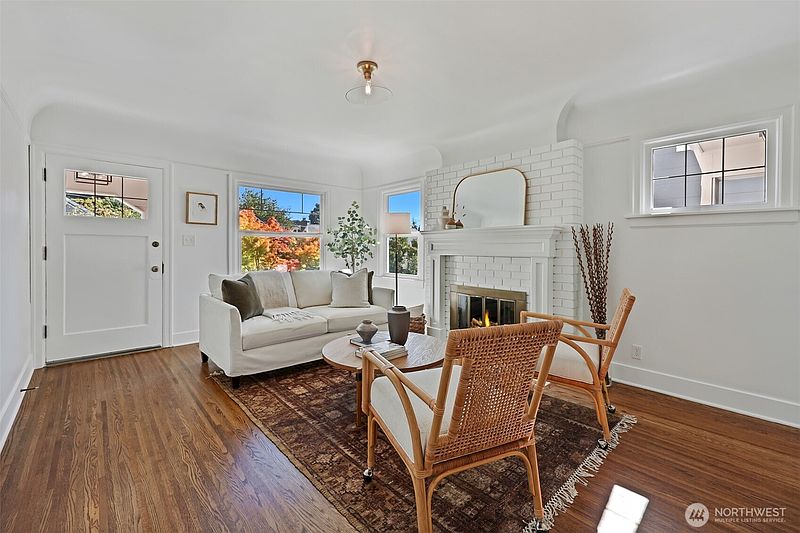 5th image of 6527 12th Avenue NW