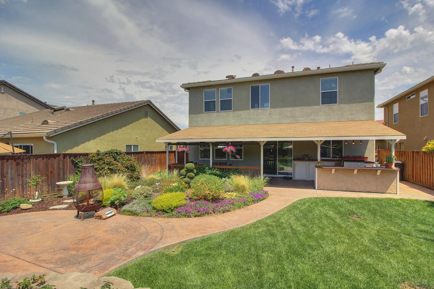 2436 Kinsella Way photo 1