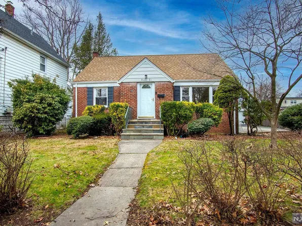 76 Cresskill Ave, Dumont, NJ 07628