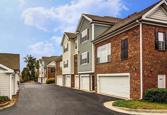 The Pointe at Suwanee Station — Photo 42