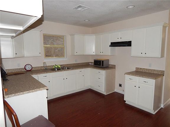 5th image of 625 SE 12th St