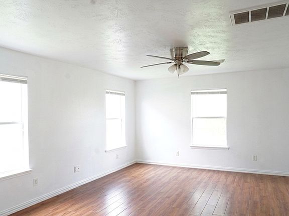 4th image of 4403 Sprangletop Ave