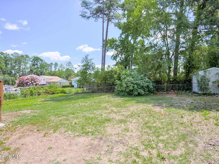 152 Holiday Dr — Photo 44