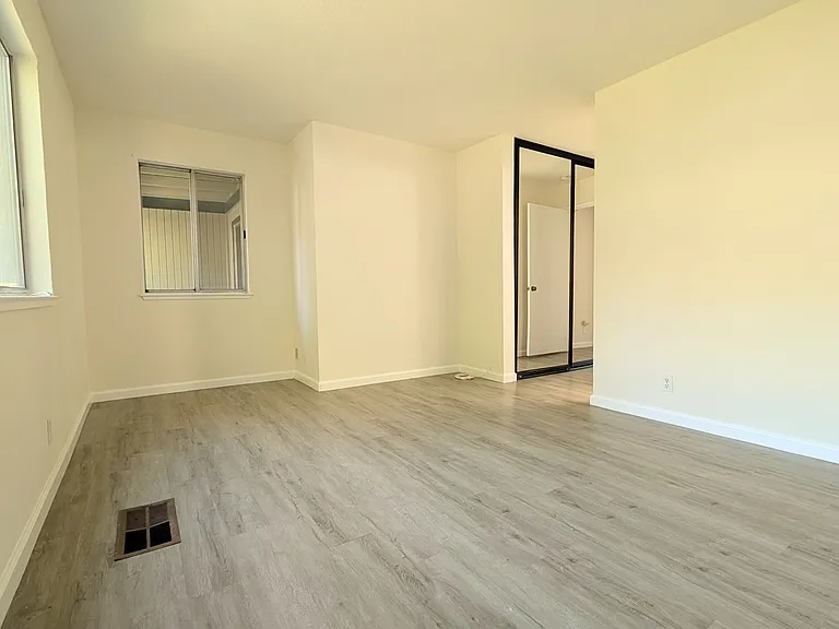 472 Lancaster Ln — Photo 14