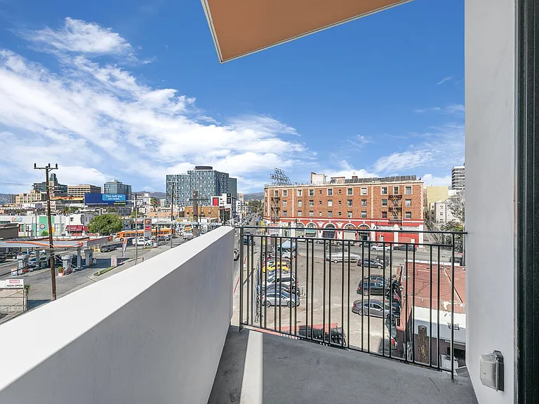 825 Coronado-Building — Photo 135