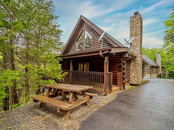 1134 Carroll Hill Ln, Sevierville, TN 37876