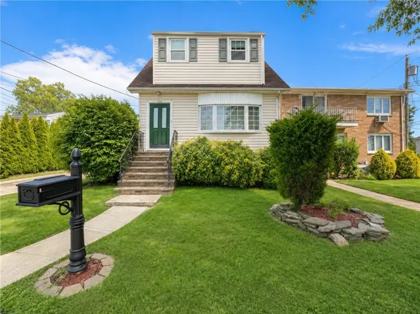 738 Woodrow Rd, Staten Island, NY 10312