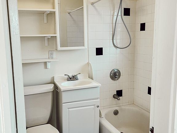4th image of 243 Farrington St APT 1