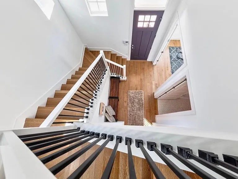 Grand staircase to welcome you with loads of natural light