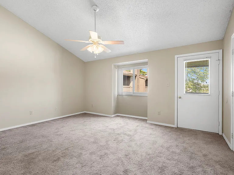 1711 E Walnut Lawn St #H — Photo 7