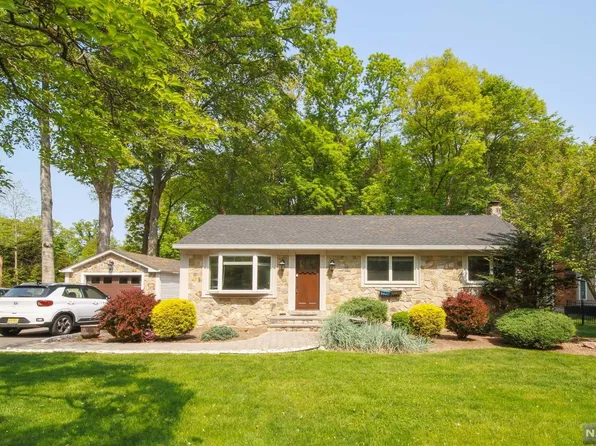 80 Haring Dr, Old Tappan, NJ 07675