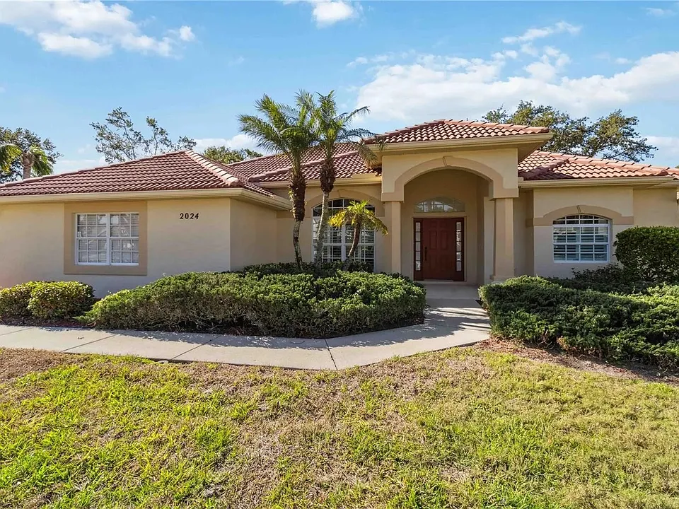 2024 Calusa Lakes Blvd