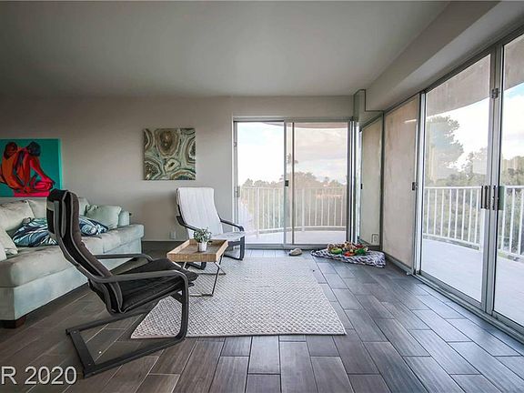 5th image of 3111 Bel Air Dr Unit 4B