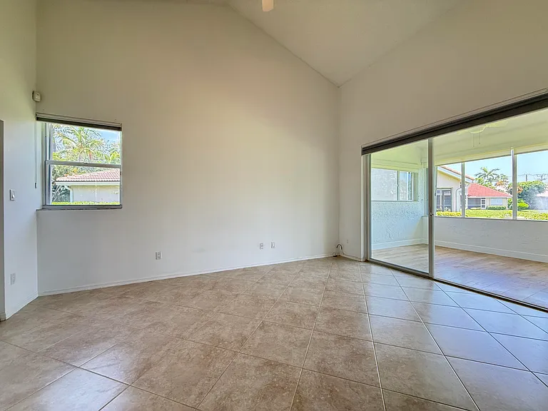 225 N Lakeshore Dr — Photo 17