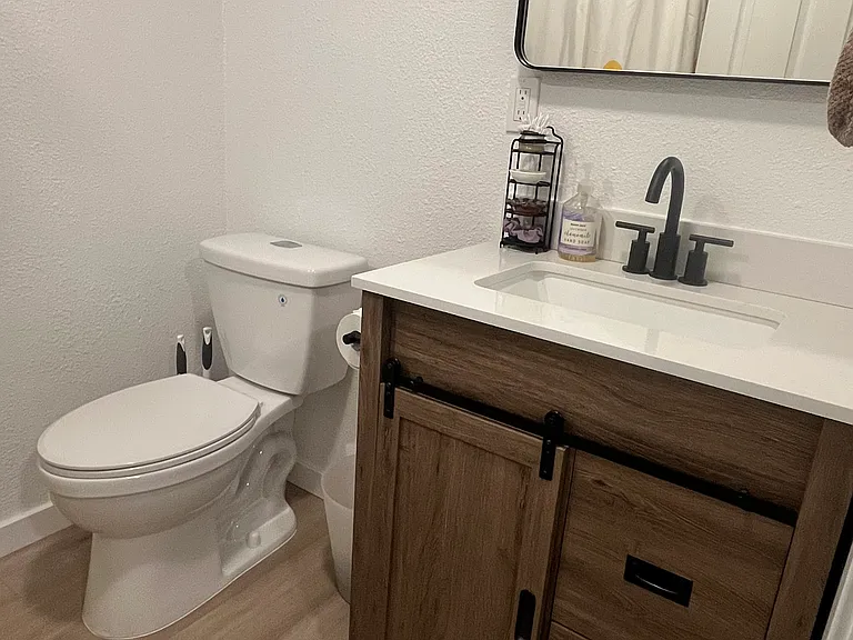 1111 NW 56th St #9 — Photo 11
