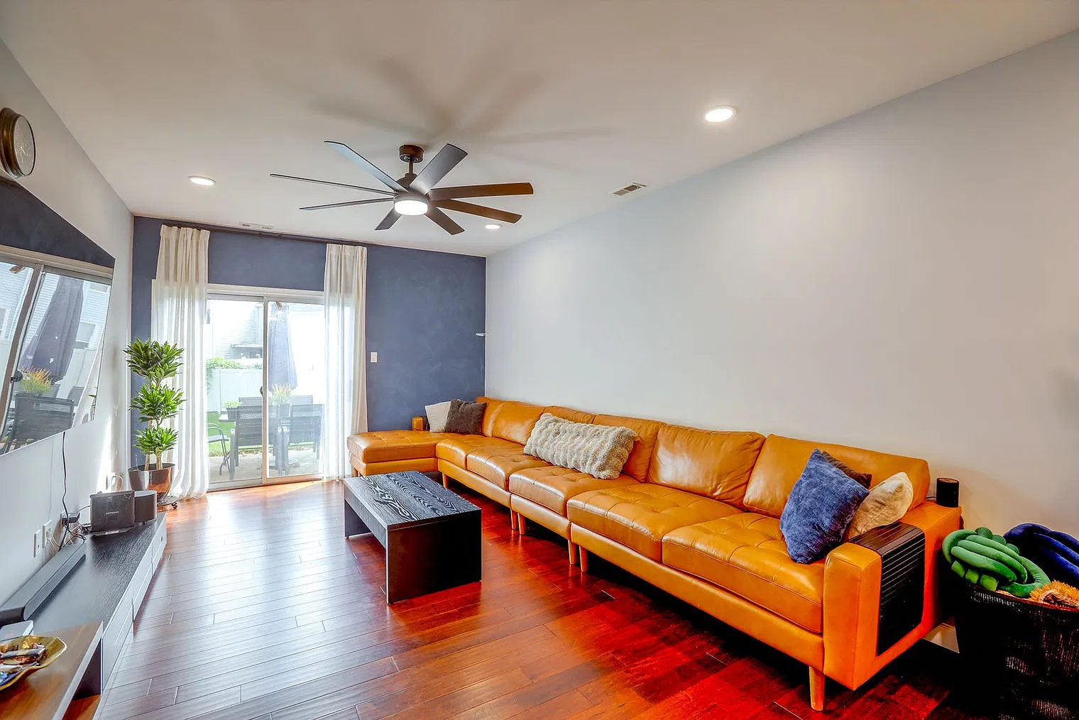 3 bed, 2.0 bath, 1657 sqft, $4,419 — Photo 1