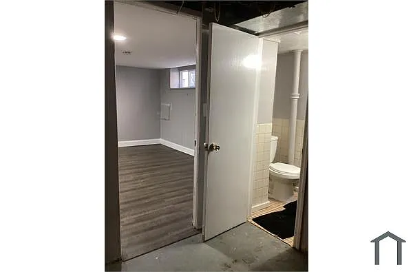 Building Photo - 5509 Ready Ave