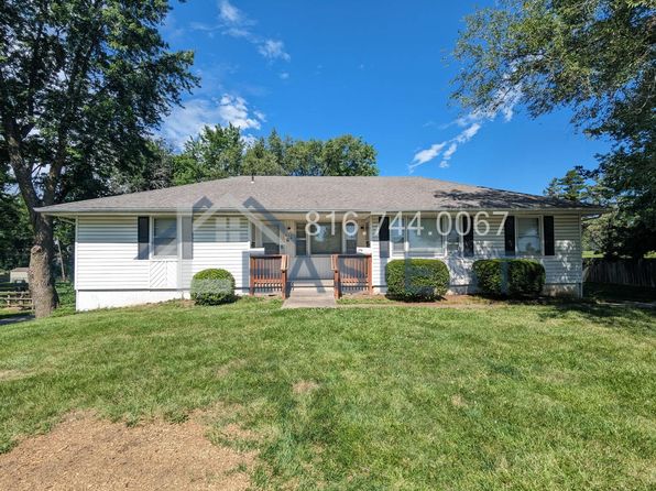 606 NE Douglas St APT A