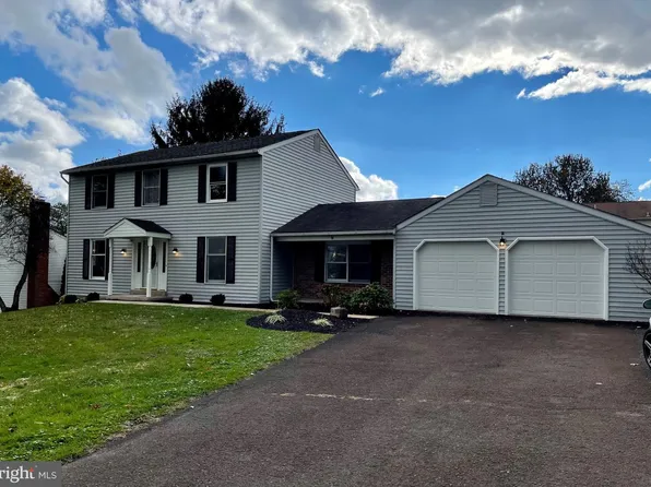 614 W Blooming Glen Dr, Perkasie, PA 18944