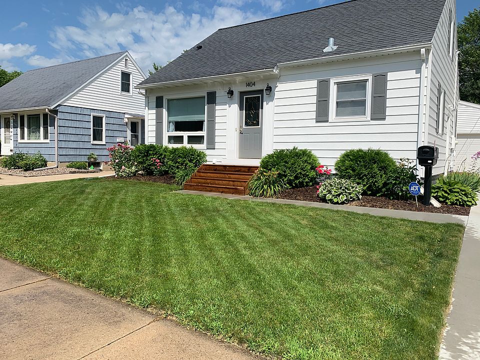 1st image of 1404 8th Ave NE